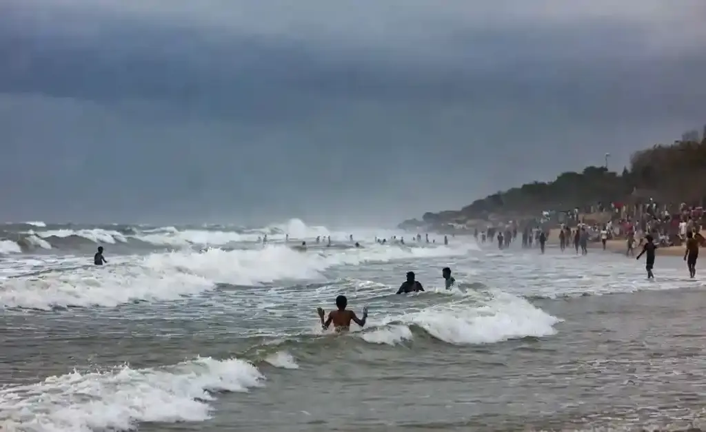 Aksa Beach Incident  મલાડના પ્રખ્યાત અક્સા બીચ પર ૧૭ વર્ષનો કિશોર દરિયામાં ડૂબ્યો; મોટું સર્ચ ઓપરેશન શરૂ