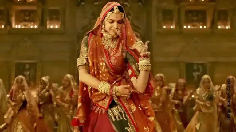 Ghoomar Song Padmavat| આ એક જ ગીત પાછળ નિર્માતાઓએ પાણીની જેમ વહાવ્યા હતા ૧૨ કરોડ, સોનાચાંદીથી ચમકી ઉઠ્યો હતો આખો સેટ