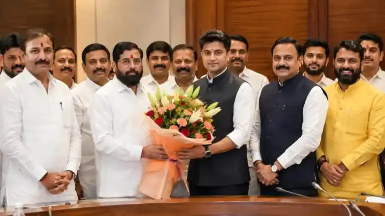 Cabinet Expansion Speculation  કેન્દ્રીય મંત્રીમંડળમાં મોટા ફેરફારના એંધાણ શિવસેના (શિંદે જૂથ) ના આ સાંસદોને મળી શકે છે 'મંત્રી પદ'