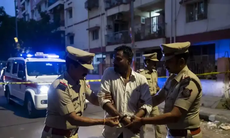 Dahisar Crime। દહીસરમાં વાંધાજનક વીડિયો બતાવી મહિલાને બ્લેકમેલ કરનારો નરાધમ ઝડપાયો