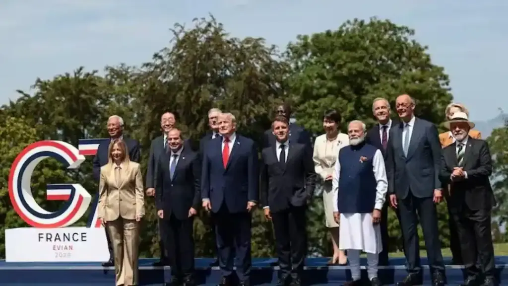 G7 Summit Leaders Secret Hot Mike Viral મિલોનીએ સિગરેટ છોડી, મેક્રોનની ઘડિયાળ ખોવાઈ અને ટ્રમ્પને મળી સાઇકલ જી૭ સમિટમાં ‘હોટ માઇક’ એ ખોલ્યા વૈશ્વિક નેતાઓના મોટા સિક્રેટ