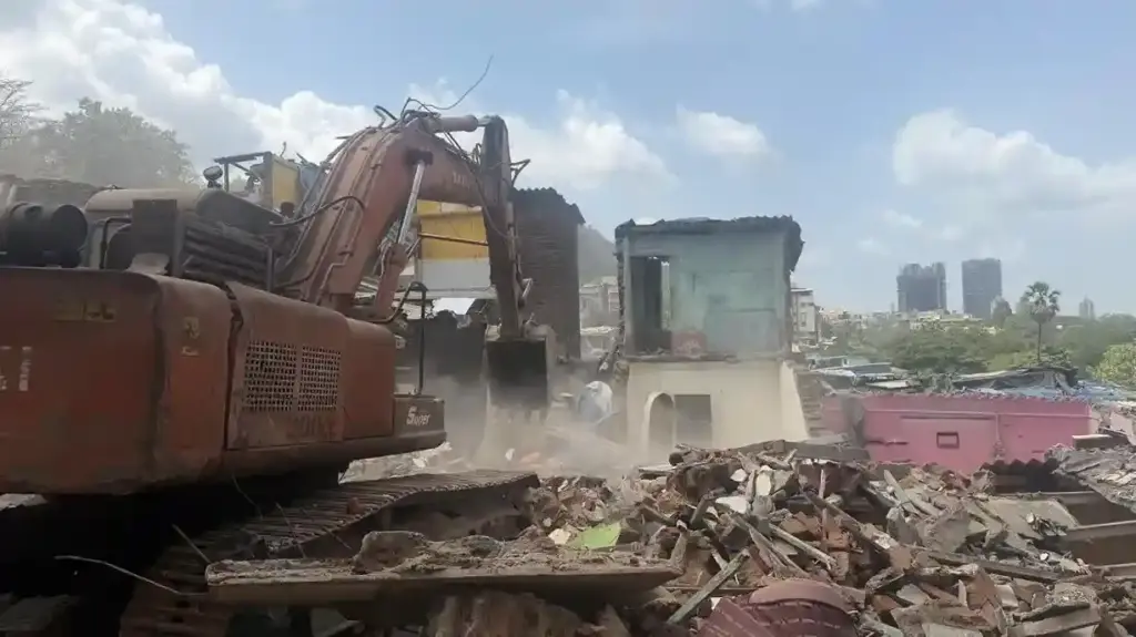 Goregaon BMC Demolition ટ્રાફિકની સમસ્યામાંથી મળશે મુક્તિ સ્ટેશન અને SV રોડ વચ્ચેનો માર્ગ હવે 30 ફૂટથી વધીને થયો 44 ફૂટ