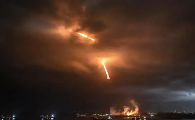 Iran Missile Attack 2026।  મધ્ય પૂર્વમાં મહાયુદ્ધ શરૂ! અમેરિકાના એક્શન પર ઈરાનનો ભયાનક પ્રહાર; કુવૈતબહેરીન પર મિસાઈલમારો, દુનિયાભરમાં ફફડાટ