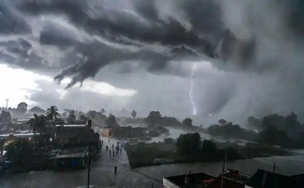 IMD Weather Forecast Today હવામાન વિભાગની મોટી ચેતવણી આગામી ૨૪ કલાક દેશના આ ૧૫ રાજ્યો માટે અત્યંત ભારે; તોફાની પવન સાથે તૂટી પડશે વરસાદ