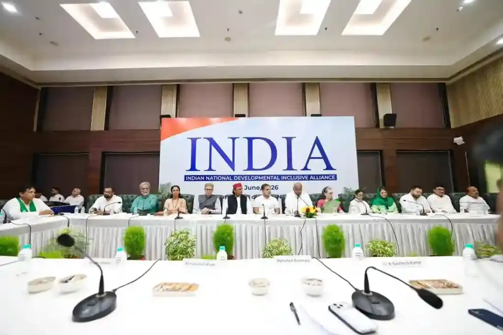 INDIA bloc PM face ૨૦૨૯ની ચૂંટણીમાં કોણ હશે INDIA ગઠબંધનનો PM ફેસ? શું ઉદ્ધવ ઠાકરે જૂથે નામ કરી દીધું નક્કી? બેઠકમાં ઉઠેલા આ ૨ સવાલોએ જગાવી ચર્ચા