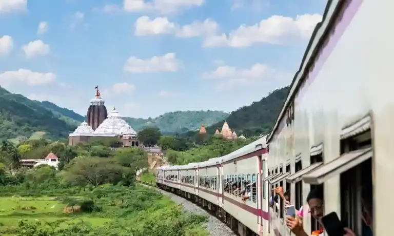 IRCTC tour Package  તીર્થયાત્રાનો સુવર્ણ અવસર IRCTC ના ભારત ગૌરવ પેકેજ સાથે કરો પુરીવારાણસીઅયોધ્યાના દર્શન; જાણો ટૂર તારીખ અને કિંમત