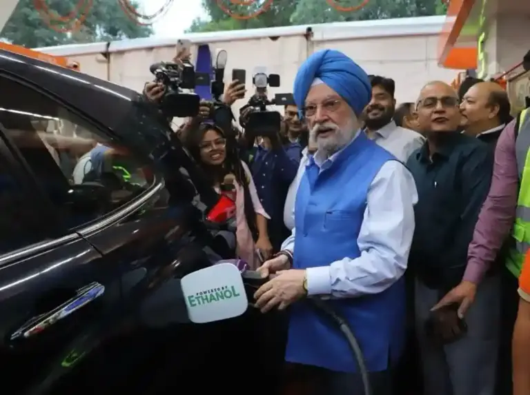 E85 Flex Fuel Launch|વાહન ચાલકો માટે લોટરી! પેટ્રોલ કરતાં ૨૦ સસ્તા ભાવે વેચાશે આ નવું ઇંધણ, જાણો તમારા શહેરમાં ક્યાં મળશે?