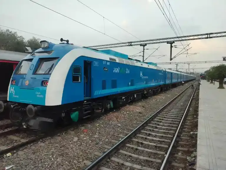 India's First Hydrogen Train  ભારતની પ્રથમ હાઇડ્રોજન ટ્રેનનું સફળ પરીક્ષણ ૧૨૦ કિમી/કલાકની ઝડપે દોડી
