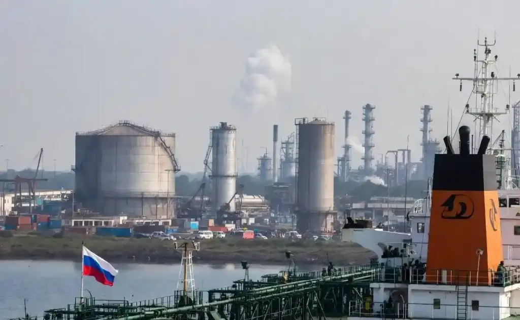 India's Oil Import Strategy ક્રૂડ ઓઈલ માર્કેટમાં ભારતની મોટી ચાલ અમેરિકાથી આયાત ઘટાડી આ દેશો સાથે વેપાર વધાર્યો