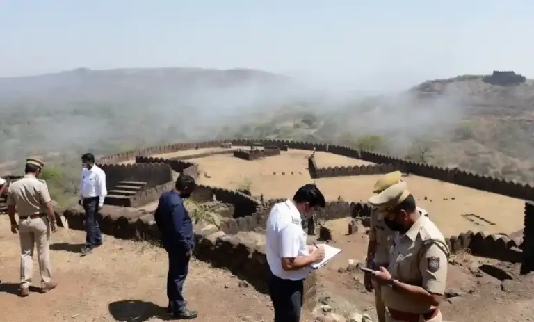 Lohagad Fort Murder Mystery  લોહગઢ કિલ્લા હત્યા કેસનો ભેદ ઉકેલાયો 'ડમી ટ્રાયલ' (Dummy Trial) દ્વારા ખૂલી ગયું સિયા અને તેના પ્રેમીનું કારસ્તાન