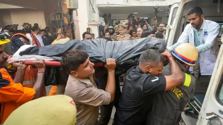 Lucknow Fire Human Tragedy  લખનૌમાં ભયાનક આગની લપેટમાં આવતાં ૧૫ માસૂમ જીવ હોમાયા, પીડિત પરિવારોના આક્રંદથી વાતાવરણ ગમગીન