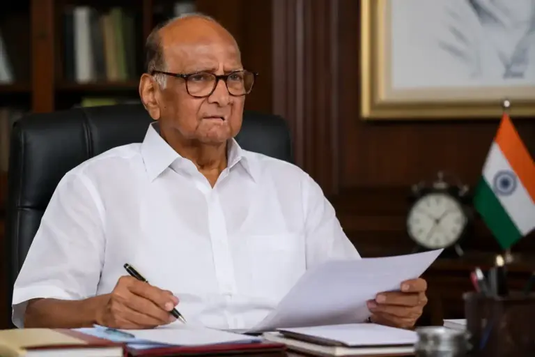 Maharashtra Political Turmoil  ઓપરેશન 'પક્ષ બચાવો'? ઠાકરેમમતાની પાર્ટીમાં બળવા વચ્ચે શરદ પવાર એક્શનમાં..