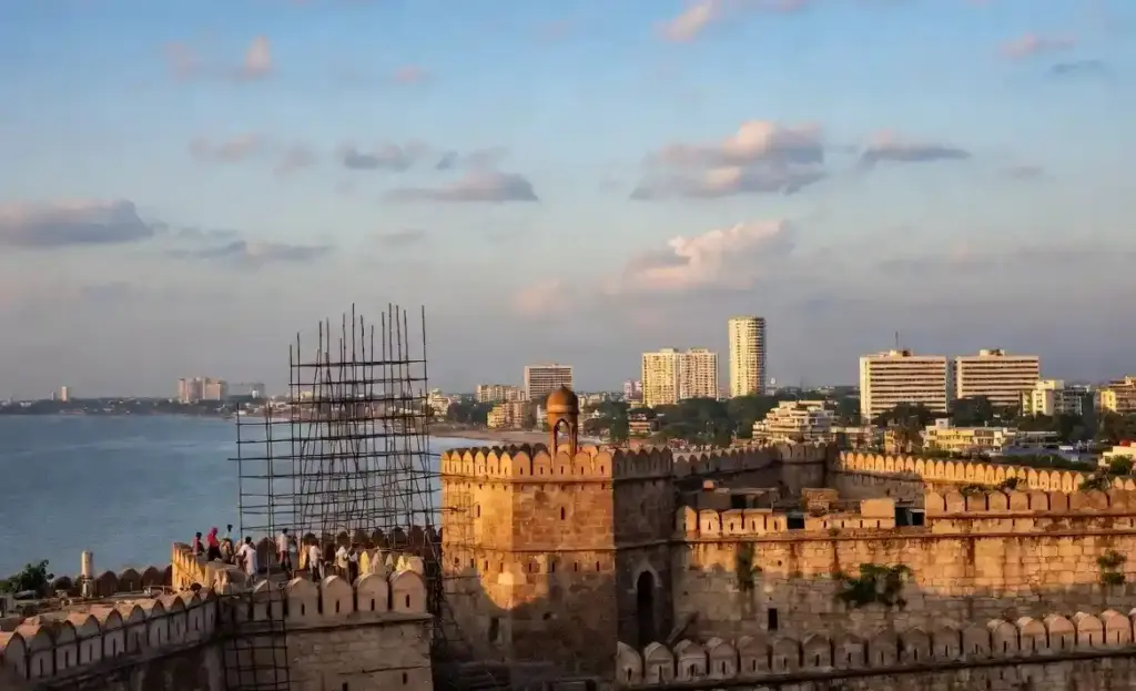 Mahim Fort Restoration મુંબઈના ઐતિહાસિક વારસાનો પુનર્જન્મ ૨૦ કરોડના ખર્ચે 'માહિમ કિલ્લા'નું થશે સંવર્ધન અને નવીનીકરણ
