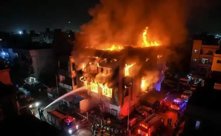 Malviya Nagar Hotel Fire। દિલ્હીના માલવીય નગરમાં ભીષણ અગ્નિકાંડ ૧૧ વિદેશીઓ સહિત ૨૧ લોકોના કરુણ મોત, ગેરકાયદે હોટલો સામે MCD ની મોટી કાર્યવાહી!
