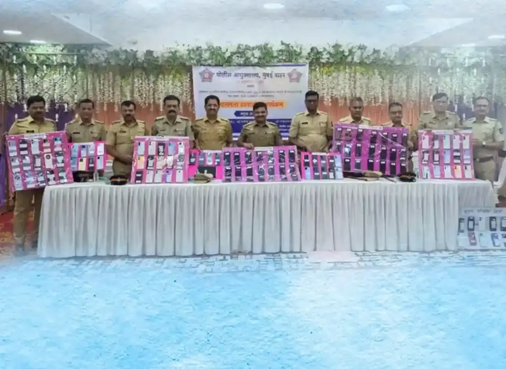 Mumbai Police Rebounds। મુંબઈ પોલીસનો મોટો સપાટો ઝોન૧૨ પોલીસે નાગરિકોને પરત કર્યા  ૧.૪૬ કરોડની કિંમતના ૯૮૨ ગુમ થયેલા મોબાઈલ