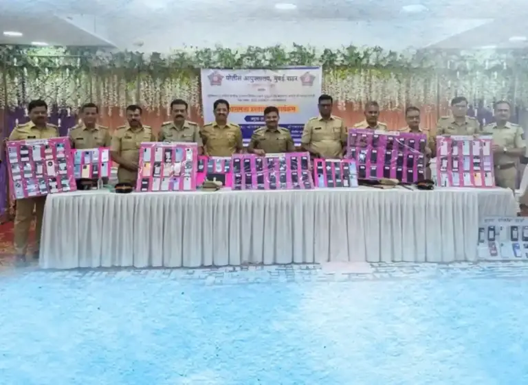 Mumbai Police Rebounds। મુંબઈ પોલીસનો મોટો સપાટો ઝોન૧૨ પોલીસે નાગરિકોને પરત કર્યા  ૧.૪૬ કરોડની કિંમતના ૯૮૨ ગુમ થયેલા મોબાઈલ