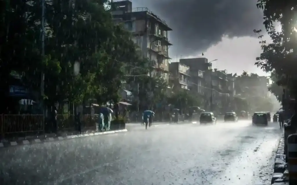 Mumbai Rain Update લાંબા સમયની રાહ બાદ મુંબઈના વાતાવરણમાં પલટો, માટુંગા સહિતના વિસ્તારોમાં વીજળીના કડાકા સાથે વરસાદ