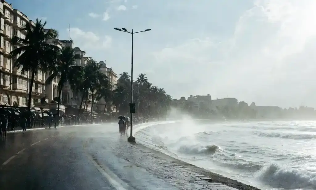 Mumbai Rains  મુંબઈમાં આજે વહેલી સવારથી ઝરમર વરસાદ, મરીન ડ્રાઈવના નયનરમ્ય દ્રશ્યોએ મન મોહી લીધા! જુઓ વિડીયો