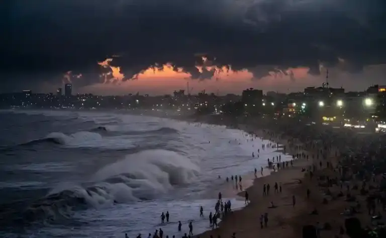 Mumbai Tragedy। જુહુ ચોપાટી પર દરિયામાં ડૂબી જતાં ૧૬ વર્ષના સગીરનું કમકમાટીભર્યું મોત