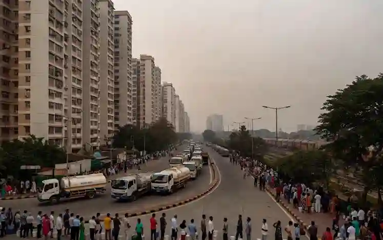 Mumbai Water Tanker Strike| મુંબઈમાં જળ સંકટ ઘેરૂં બન્યું પાણીના ટેન્કરોની અચોક્કસ મુદતની હડતાળથી હાઉસિંગ સોસાયટીઓ અને રેલવે મુશ્કેલીમાં