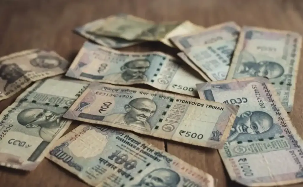 Old Currency Notes Rumor Debunked  શું ૨૦૦૫ પહેલાની ચલણી નોટો બંધ થઈ રહી છે? બેંક ઓફ મહારાષ્ટ્રની મોટી સ્પષ્ટતા