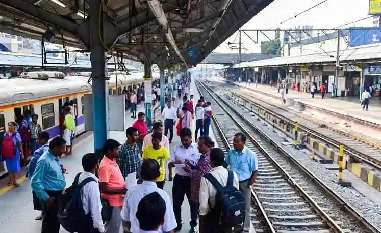 Railway Ticket Fine મુંબઈમાં વિના ટિકિટ મુસાફરી હવે પડશે મોંઘી રેલવેએ દંડની રકમમાં કર્યો વધારો..