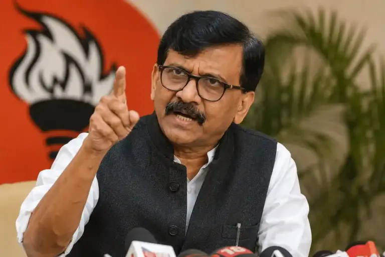 Sanjay Raut's Strong Rebuttal  બળવાખોરોને સંજય રાઉતની ખુલ્લી ચેતવણી "ગદ્દારીનું ફળ જનતા જ આપશે, સત્તાના નશામાં અંધ ન થાઓ"