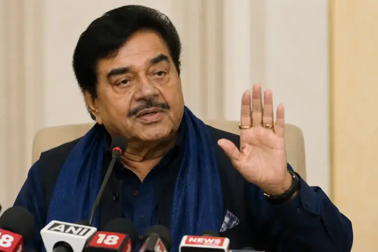 Shatrughan Sinha Dismisses Exit Rumors  ટીએમસી સાંસદ શત્રુઘ્ન સિન્હાએ પાર્ટી છોડવાની અટકળોને ફગાવી, કહ્યું 'હું ક્યાંય જવાનો નથી'