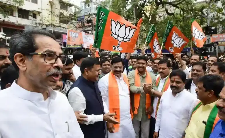 Shiv Sena UBT Vasai Leaders Join BJP ચૂંટણી પહેલા ઉદ્ધવ સેનામાં મોટું ગાબડું; વસઈના દિગ્ગજ નેતાઓ અને કાર્યકરો કેસરિયા રંગે રંગાયા
