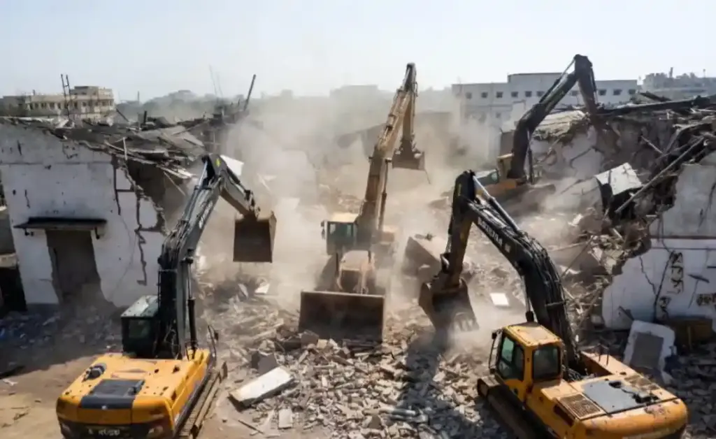 Thane Illegal Godowns Demolition થાણેના શિલફાટામાં કાર્યવાહી, ૧૧૩ અનધિકૃત ગોડાઉન પર ચાલ્યું પાલિકાનું બુલડોઝર.