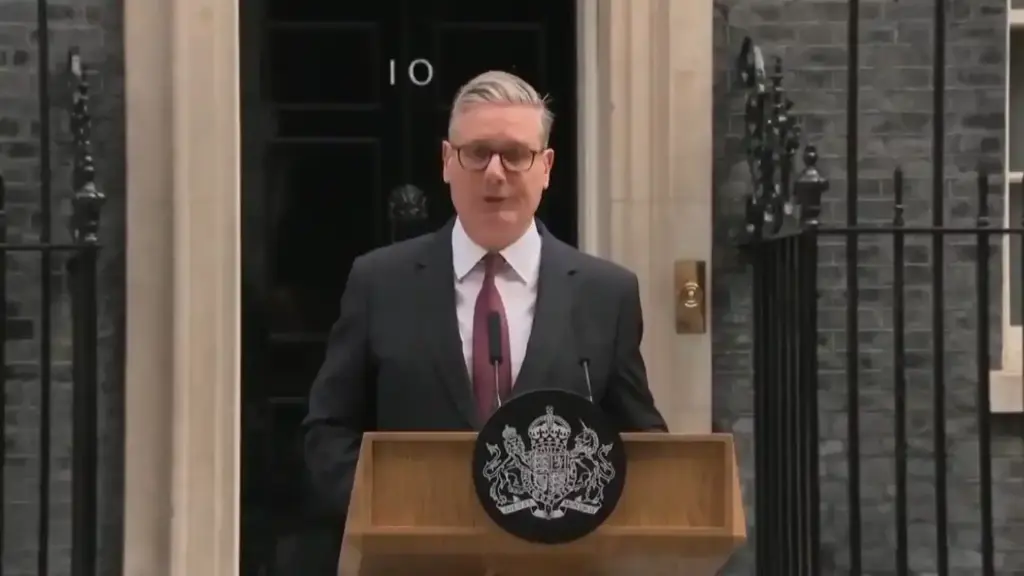 UK PM Resignation  બ્રિટનમાં મોટો રાજકીય ઉથલપાથલ વડાપ્રધાન કીયર સ્ટાર્મરે આપ્યું રાજીનામું