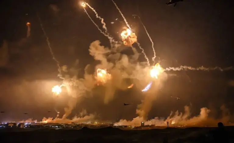 US Iran Conflict 2026  અમેરિકાના પ્રચંડ હુમલાથી ધ્રુજ્યું ઈરાન અનેક શહેરોમાં શ્રેણીબદ્ધ બૉમ્બ ધડાકા, મિડલ ઈસ્ટમાં સ્થિતિ અત્યંત તંગ!