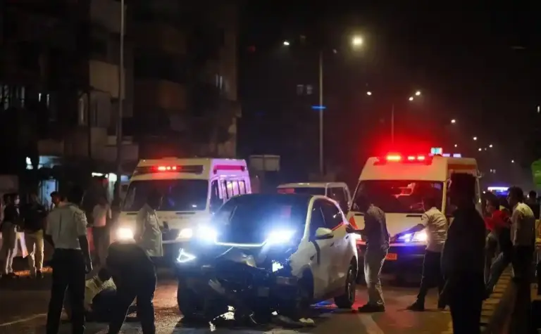 Vile Parle Car Accident  મુંબઈના વિલે પાર્લામાં બેફામ સ્પીડે આવતી ઇલેક્ટ્રિક કારનો આતંક એક મહિલાનું કમકમાટીભર્યું મોત, બે ગંભીર