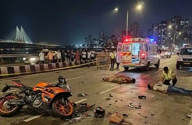 Accident Mahim Causeway  માહિમ કોઝવે નજીક ભયાનક અકસ્માત પૂરઝડપે આવતી બાઇકે અડફેટે લેતાં મહિલા અને બાઇકર બંનેના દર્દનાક મોત!