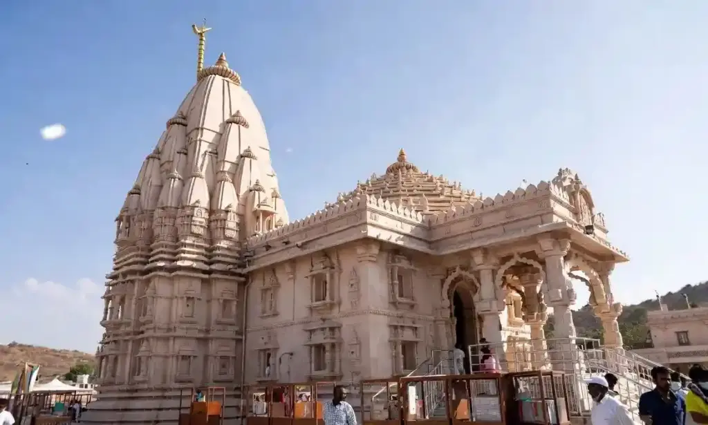 Ambaji Temple Donation Theft મંદિરો કેટલા સુરક્ષિત? અયોધ્યા બાદ હવે અંબાજીમાં પણ દાન ચોરીનો મામલો, સુરક્ષા વ્યવસ્થા પર ઉઠ્યા ગંભીર પ્રશ્નો.