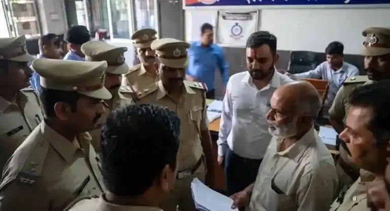 Army Major HoneyTrap Case  નિવૃત્ત આર્મી મેજરને હનીટ્રેપમાં ફસાવી પડાવ્યા અધધ 20 લાખ, થાણેની મહિલા સામે ગુનો દાખલ!
