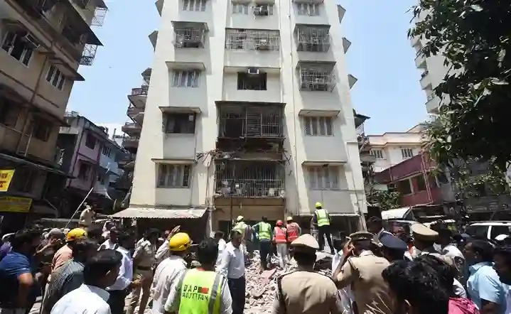 Babulnath Building Tragedy મુંબઈના વાલકેશ્વરમાં બિલ્ડિંગની બાલ્કની ધરાશાયી, એક વ્યક્તિનું કરુણ મોત