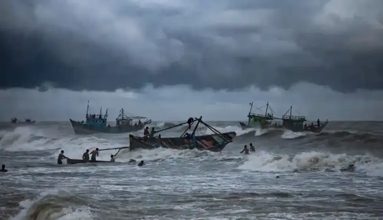 Bengal Boat Tragedy માછીમારોના પરિવારો પર આભ તૂટી પડ્યું બોટ દુર્ઘટનામાં 9ના મોત, સરકારે આર્થિક સહાયની કરી જાહેરાત.