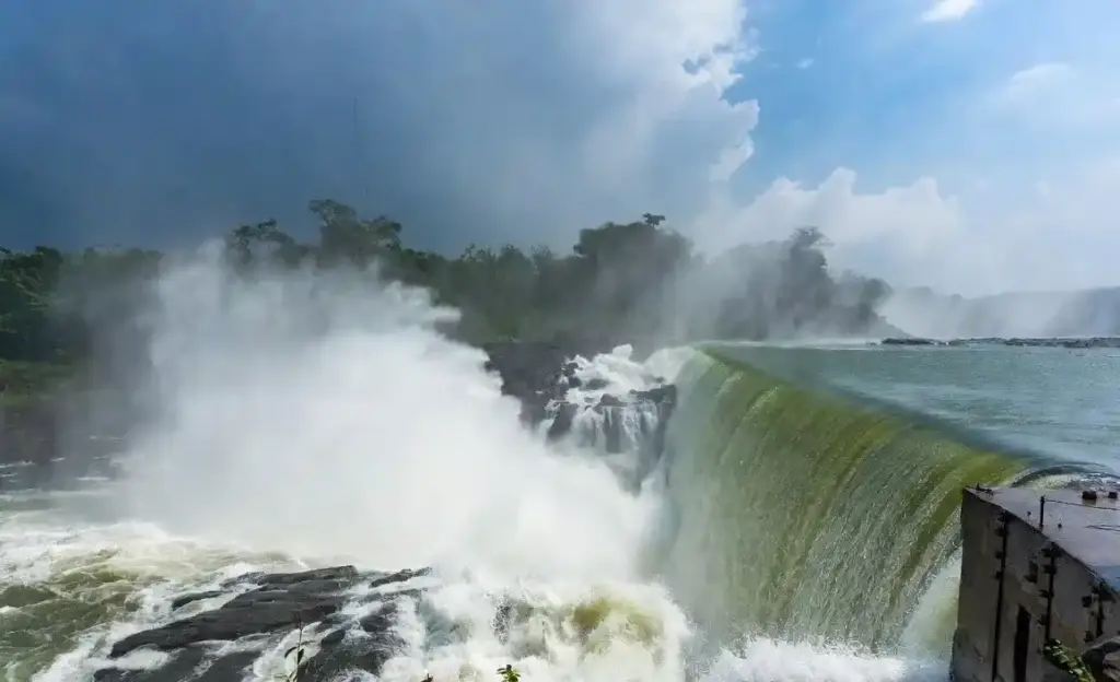 Bhushi Dam Overflowing લોનાવાલામાં મેઘમહેર પ્રખ્યાત ભૂશી ડેમ ઓવરફ્લો થતા પર્યટકોમાં ઉત્સાહ