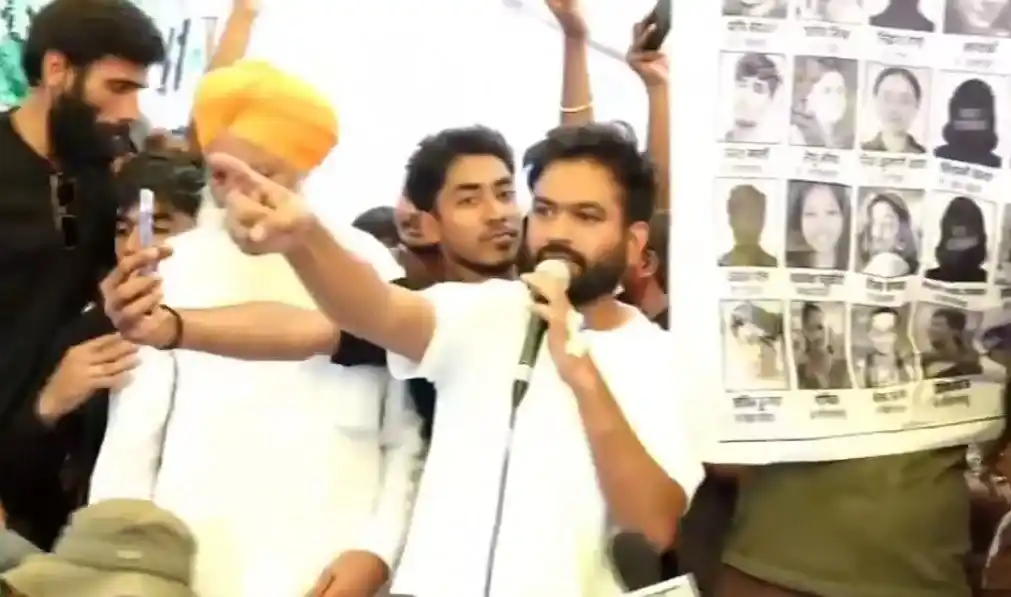 CJP Continues Protests After Pradhan Exit  ધર્મેન્દ્ર પ્રધાનના રાજીનામા બાદ પણ કોકરોચ જનતા પાર્ટીનું આંદોલન યથાવત, હવે આ માંગ પર છે અડગ…