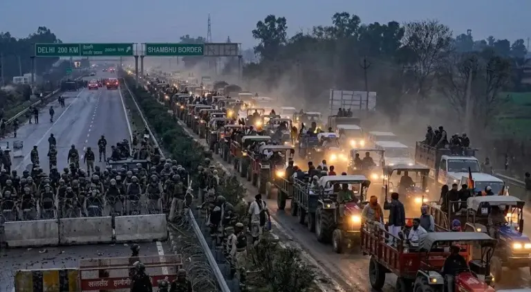 Cockroach Protest Farmer March Delhi  'કોકરોચ આંદોલન' વચ્ચે ખેડૂતોની દિલ્હી કૂચ શંભુ બોર્ડર પર ભારે તંગદિલી, સુરક્ષાચક્ર મજબૂત કરાયું