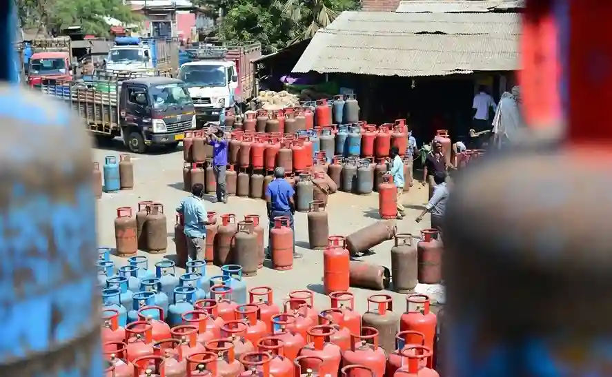 Commercial LPG Cylinder Price Cut  ગેસ સિલિન્ડરના ભાવમાં પલટો!  183.50 સસ્તો થયો કોમર્શિયલ ગેસ, જાણો હવે શું છે કિંમત?