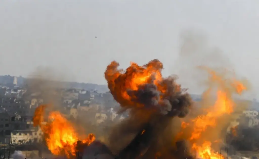 Damascus Blast  સીરિયામાં ફ્રાન્સના રાષ્ટ્રપતિના પ્રવાસ દરમિયાન દમિશ્કમાં શ્રેણીબદ્ધ ધડાકા, ૧૮ લોકો ઈજાગ્રસ્ત; સ્થિતિ ગંભીર