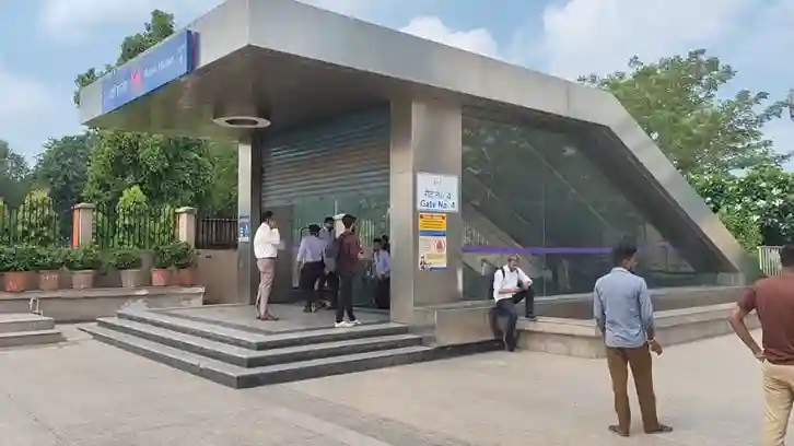 Delhi Metro Station Closed દિલ્હી મેટ્રોના રાજીવ ચોક અને મંડી હાઉસ સહિત અનેક સ્ટેશનો બંધ, DMRC ની મોટો નિર્ણય