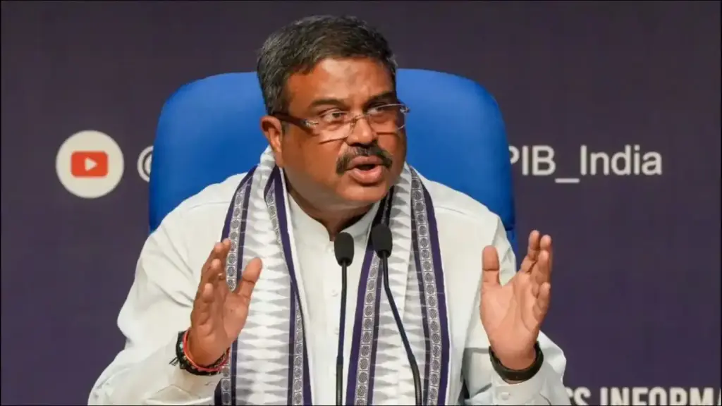 Dharmendra Pradhan Resignation Gen Z Impact વિપક્ષ જે ન કરી શક્યો તે 'જેન ઝી' યુવાનોએ કરી બતાવ્યું, મોદી સરકારના 12 વર્ષમાં પહેલો મંત્રી રાજીનામું આપવા મજબૂર