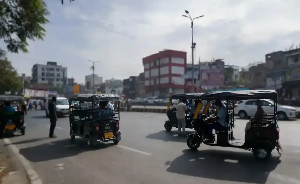 ERickshaw Hack  નોઈડામાં ઈરિક્શાનું રહસ્યમયી 'લોકડાઉન', ચાલુ રસ્તાએ બંધ થઈ રહ્યા છે વાહનો, સોફ્ટવેર હેકિંગની આશંકા