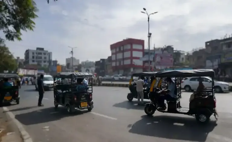 ERickshaw Hack  નોઈડામાં ઈરિક્શાનું રહસ્યમયી 'લોકડાઉન', ચાલુ રસ્તાએ બંધ થઈ રહ્યા છે વાહનો, સોફ્ટવેર હેકિંગની આશંકા