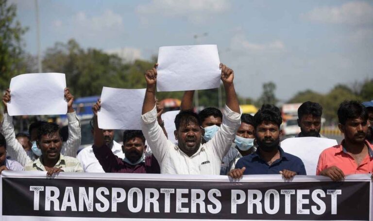 E20 Petrol Concerns  E20 પેટ્રોલ પર ટ્રાન્સપોર્ટરો લાલઘૂમ 'માઈલેજ ઘટે અને એન્જિન બગડે તો જવાબદારી કોની?'