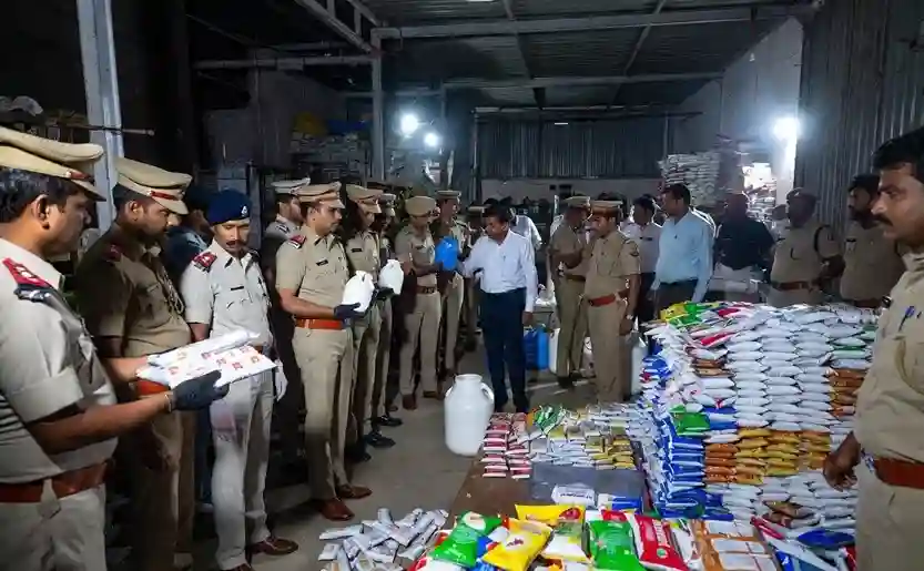 Fake Milk Racket મુંબઈ ક્રાઈમ બ્રાંચની મોટી કાર્યવાહી, ગોરેગાંવમાં નકલી દૂધનું રેકેટ ઝડપાયું; આટલા આરોપીઓની ધરપકડ!