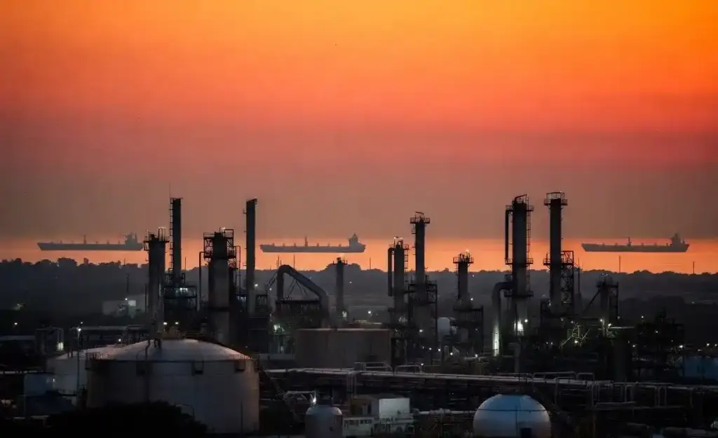 Fuel Export Windfall Tax  અમેરિકાઈરાન મહાયુદ્ધની સીધી અસર, કેન્દ્ર સરકારે ડીઝલ અને હવાઈ ઈંધણના નિકાસ પર વધાર્યો ટેક્સ…